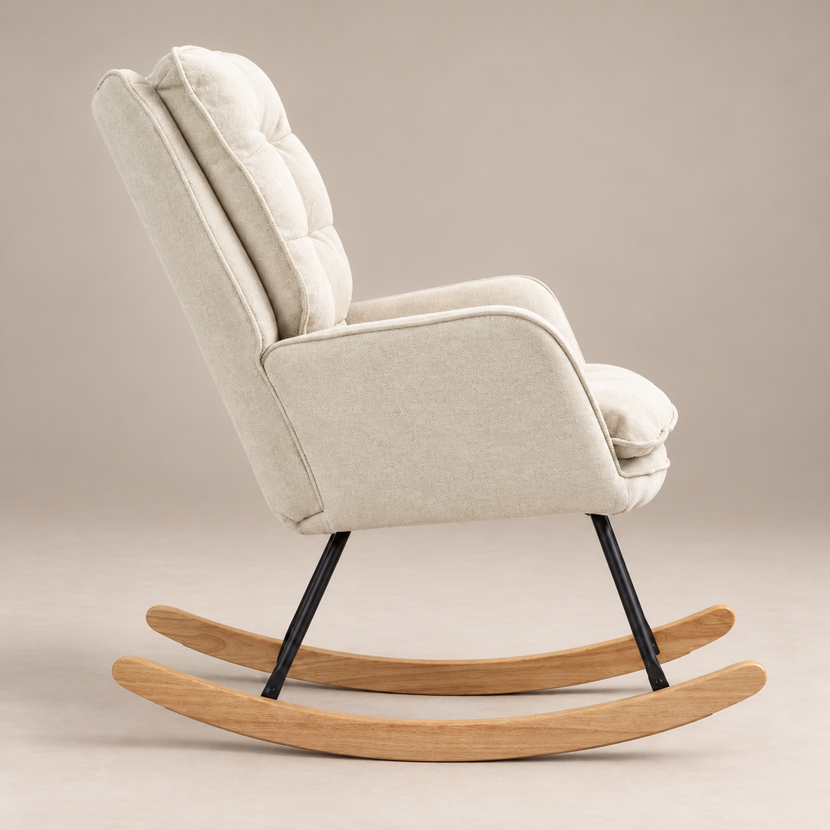 Rocking chair Margaux en tissu crème, patins en bois clair