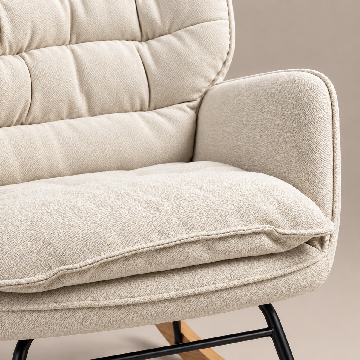 Rocking chair Margaux en tissu crème, dossier matelassé
