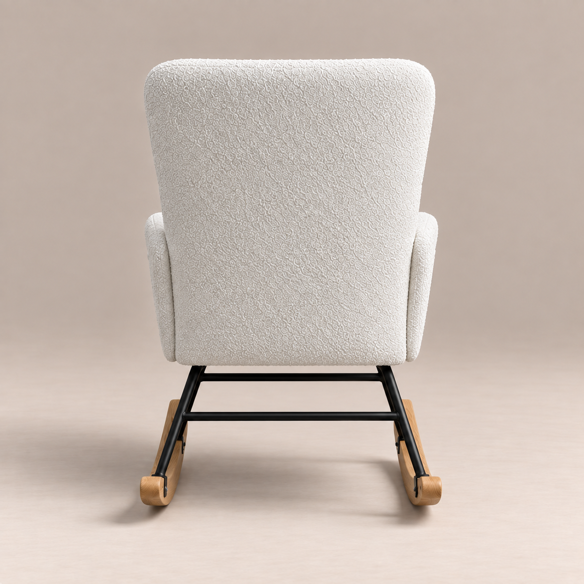 Fauteuil à bascule Odette en bouclette blanche, patins en bois clair