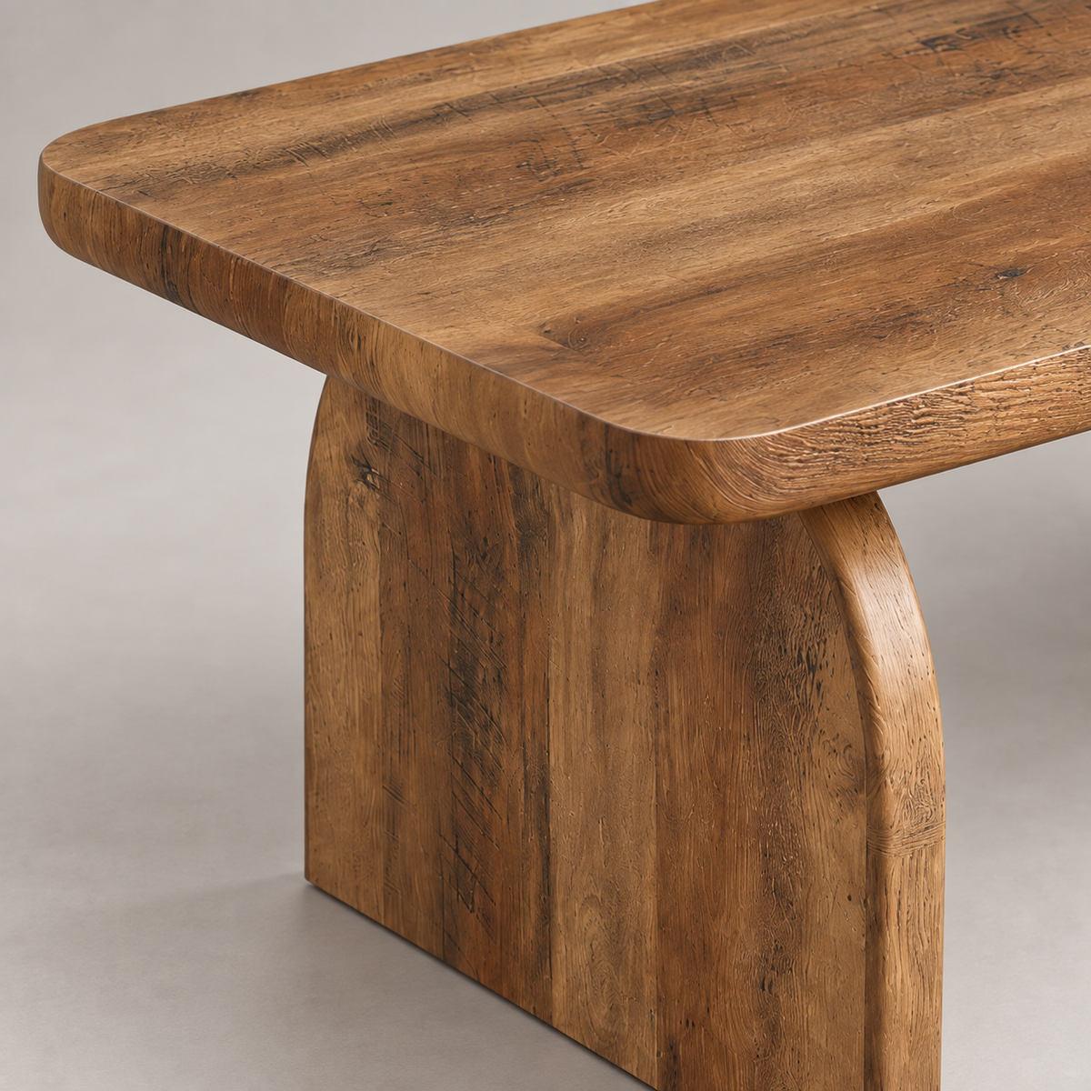Détail d'un pied panneau arrondi de la table basse Ménerbes